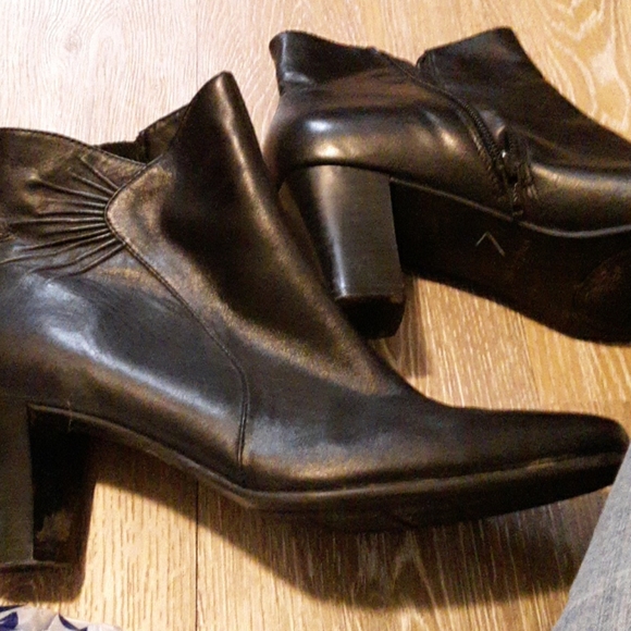 Boot - Picture 2 of 3